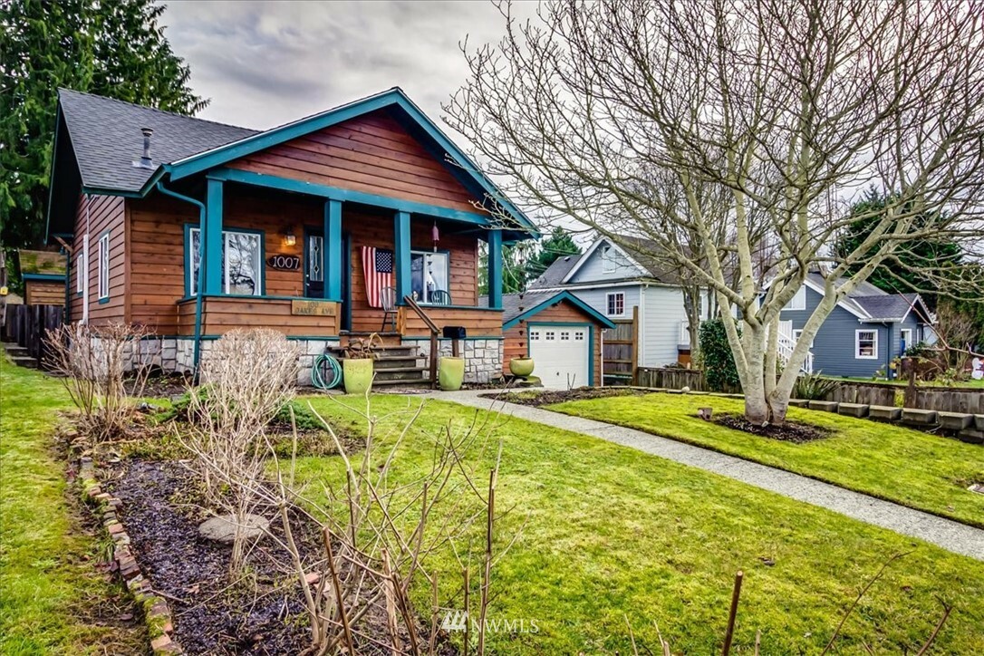 Property Photo:  1007 Oakes Avenue  WA 98201 