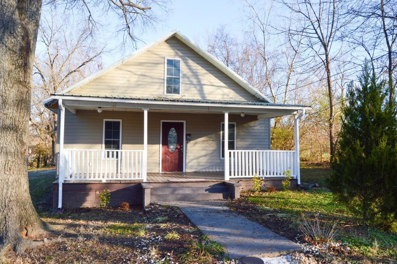 Property Photo:  122 E Walnut Avenue  TN 38201 