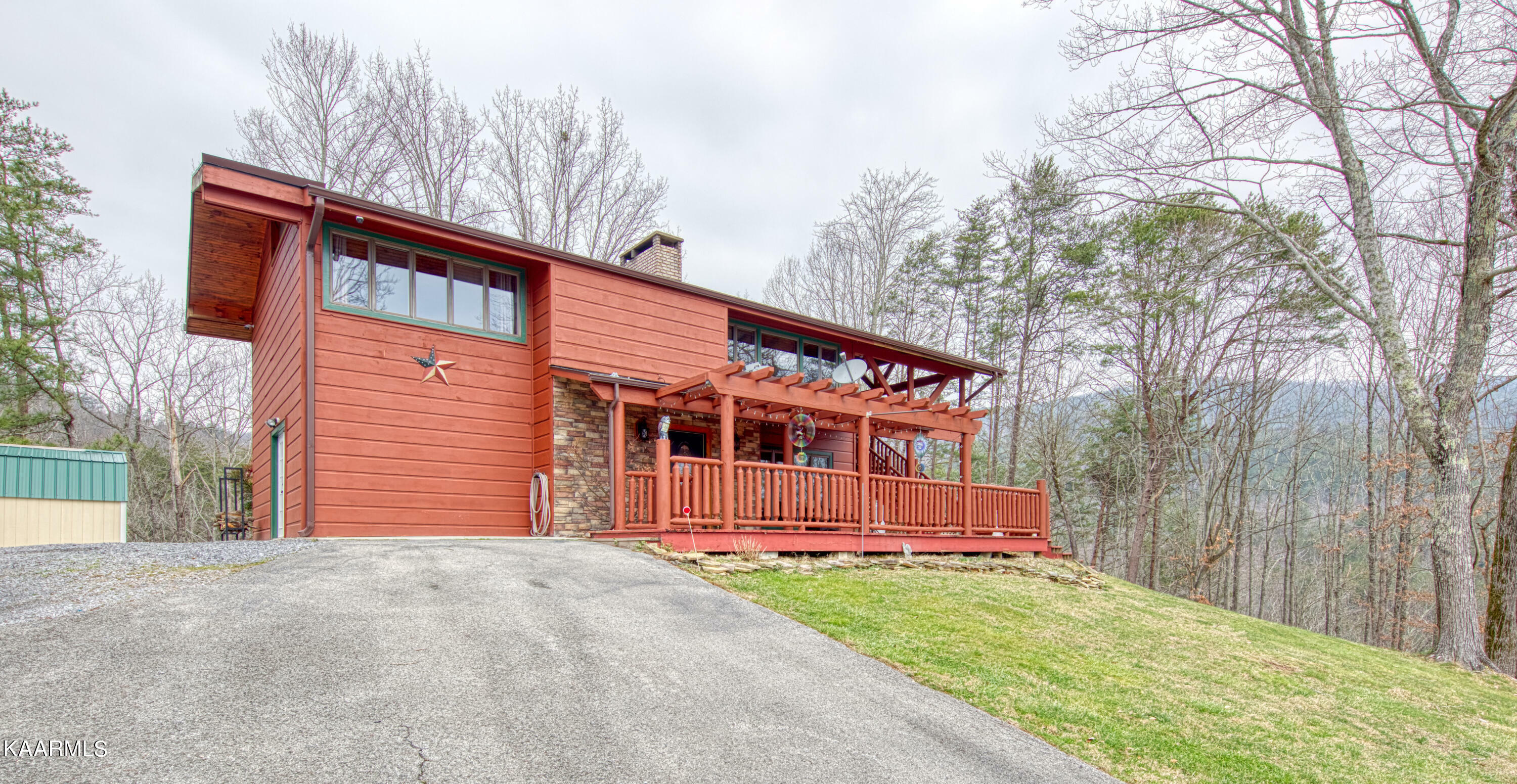 Property Photo:  897 Obes Branch Rd  TN 37876 