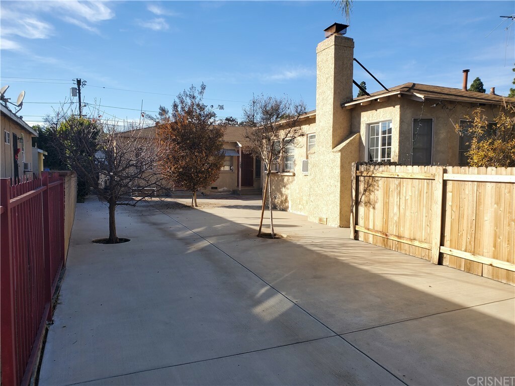 Property Photo:  6633 Kester Avenue  CA 91405 