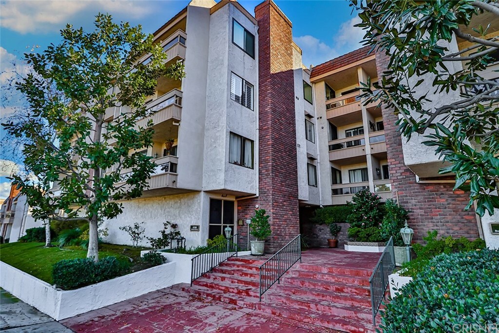 Property Photo:  17130 Burbank Boulevard 301  CA 91316 