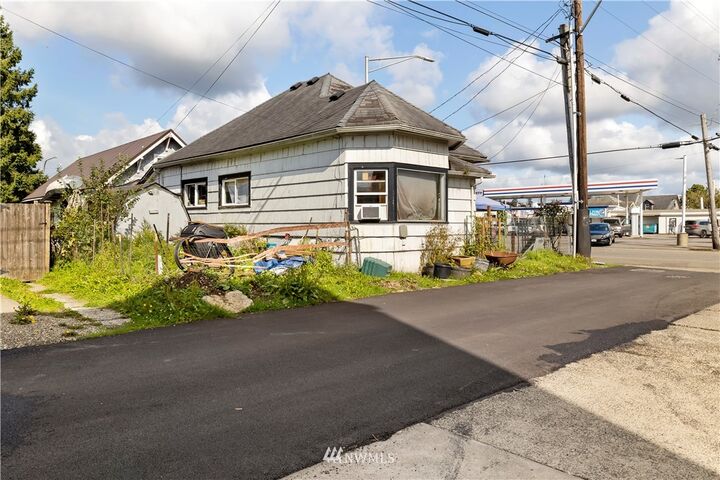 Property Photo: 113 N Alder Street WA 98520