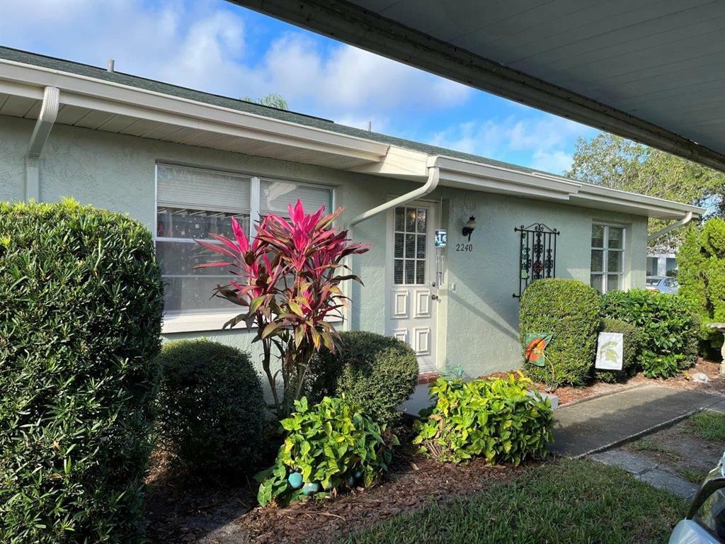 Property Photo:  2240 Greenwich Drive  FL 33573 