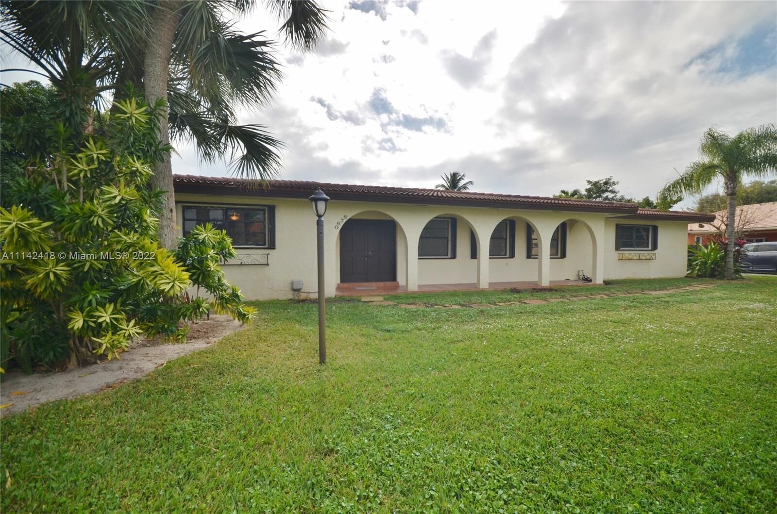 Property Photo: 6760 Royal Melbourne Dr FL 33015