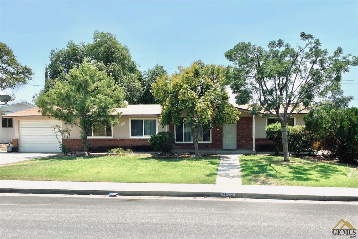 2907 Blade Avenue  Bakersfield CA 93306 photo