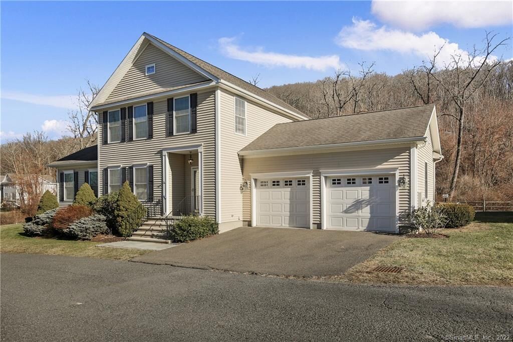 Property Photo:  1 Manor Lane 1  CT 06801 