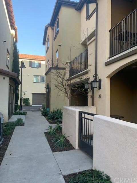 Property Photo:  1520 W 1st Street 27  CA 92703 