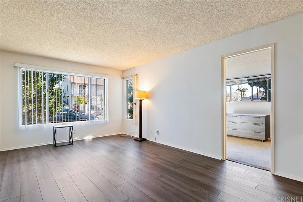 Property Photo:  1548 Yale Street 1  CA 90404 