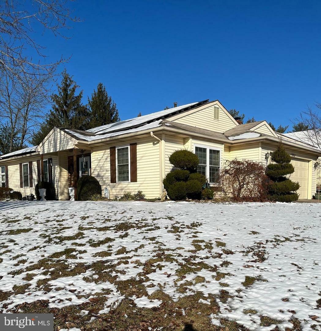 Property Photo:  102 Carriage Hill Court  NJ 08022 