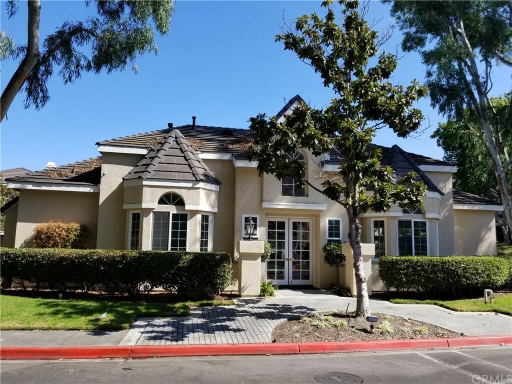 Property Photo:  2300 Maple Avenue 69  CA 90503 