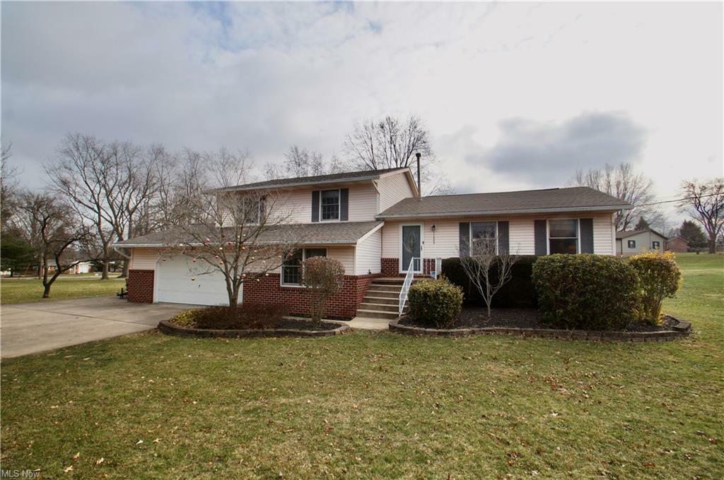 Property Photo: 10236 Carlswood Avenue NE OH 44632
