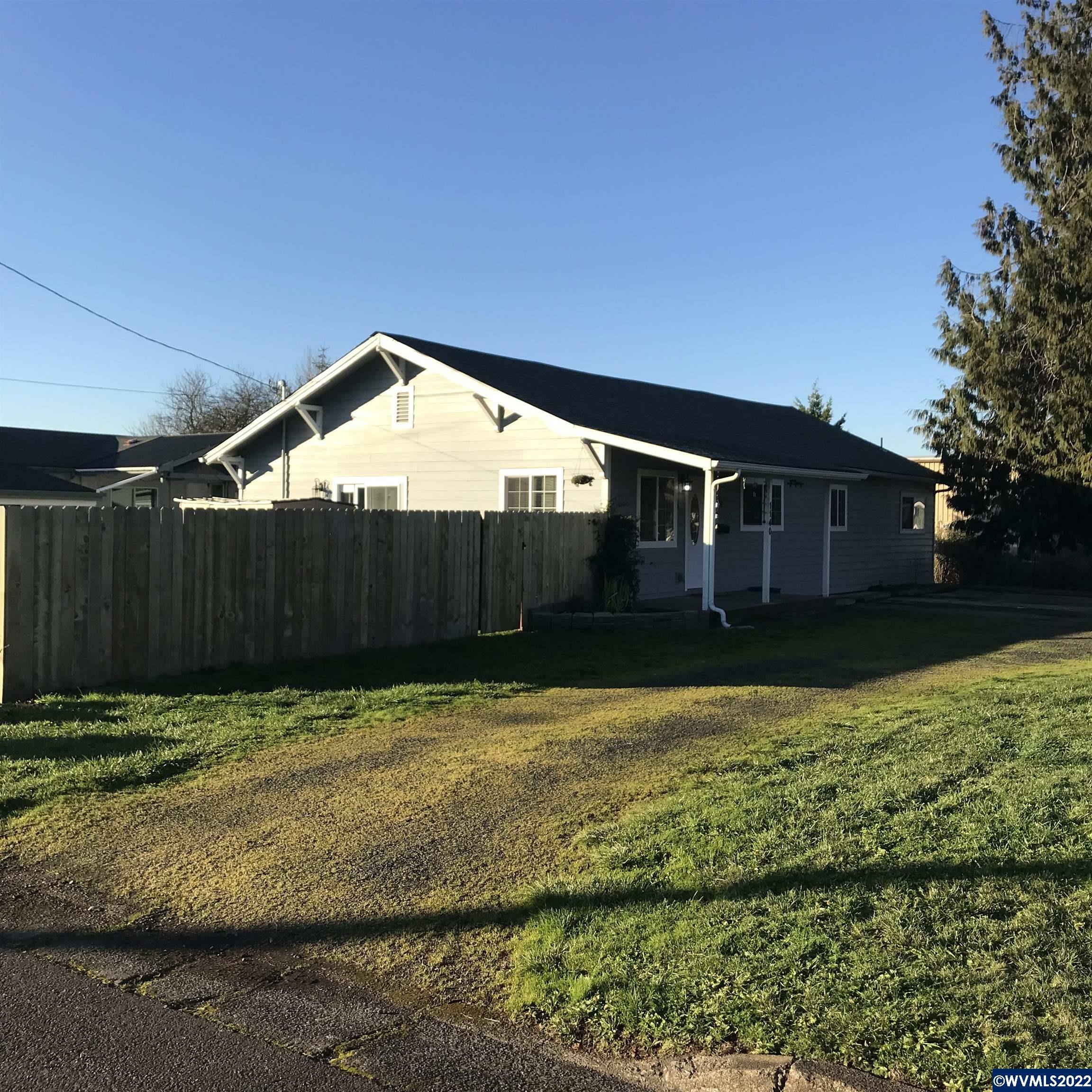 Property Photo: 1140 Hill St SE OR 97322
