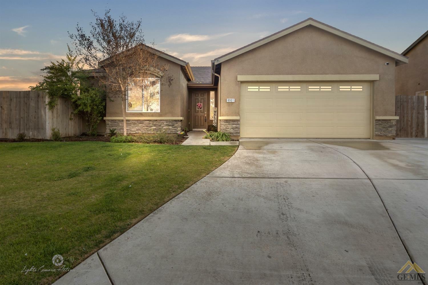 Property Photo:  8901 Autumn Sunset Drive  CA 93311 