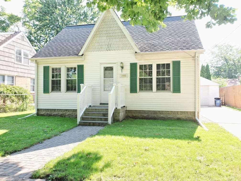 Property Photo: 1002 N Wenona Street MI 48706
