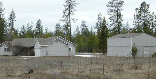 Property Photo:  40909 N Newport Hwy  WA 99009 