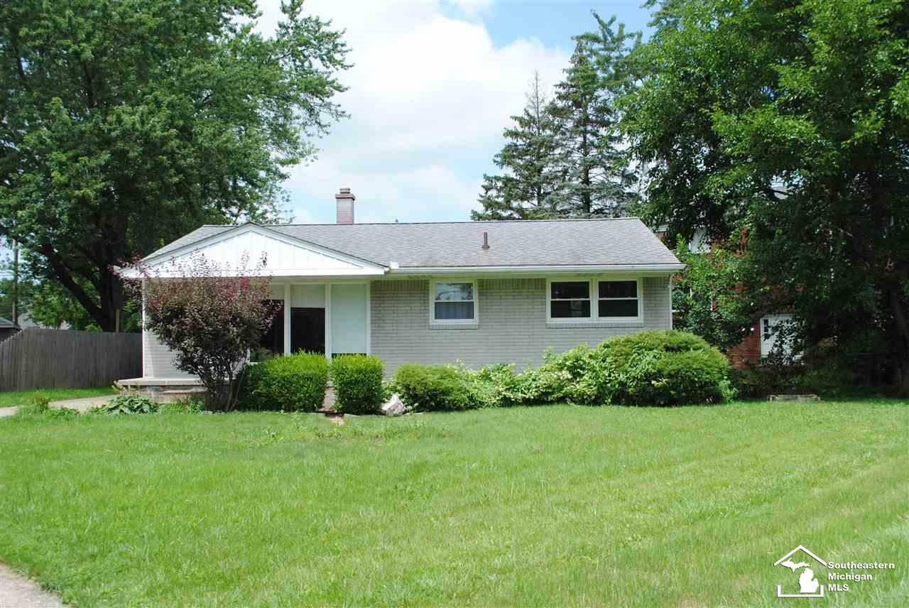 Property Photo:  8 Western Ct.  MI 48161 