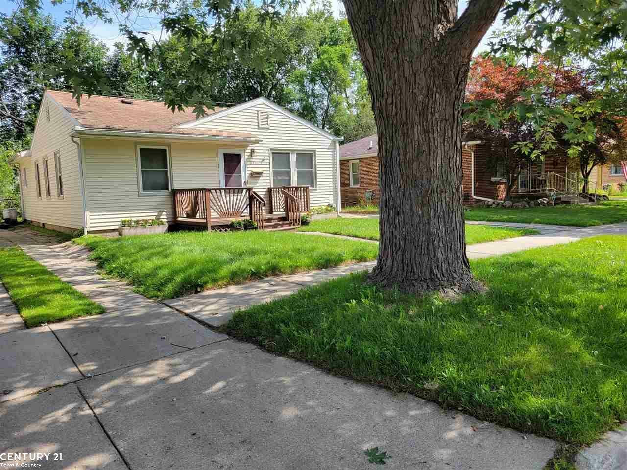 Property Photo:  1381 E Chesterfield St  MI 48220 