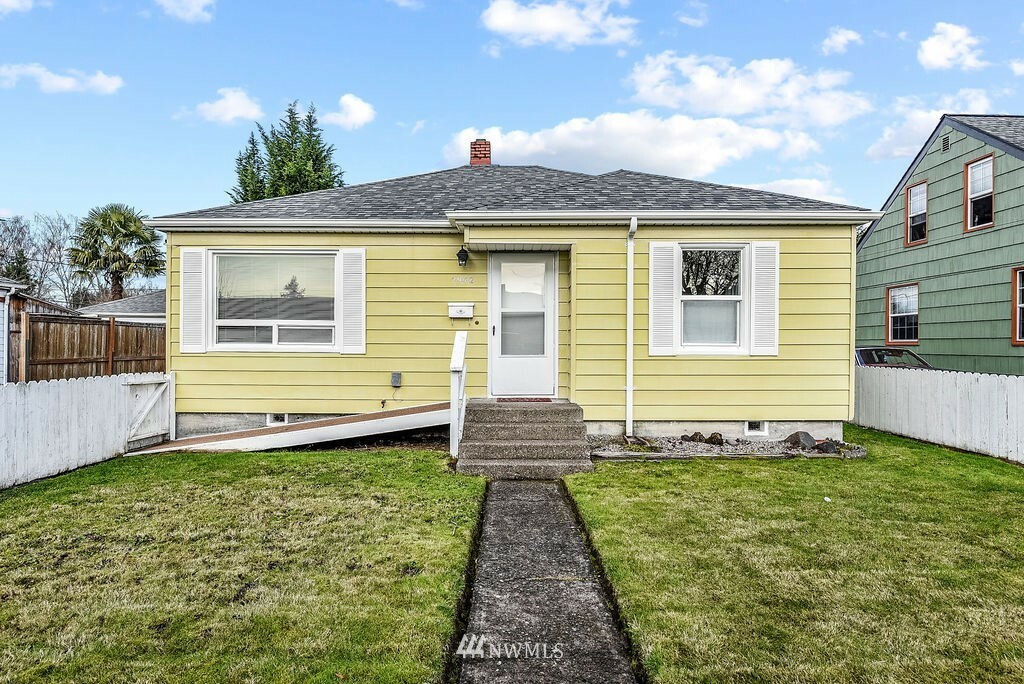 Property Photo:  2942 Garfield Street  WA 98632 