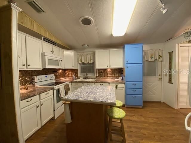 Property Photo: 162 Big Oak Lane FL 34785