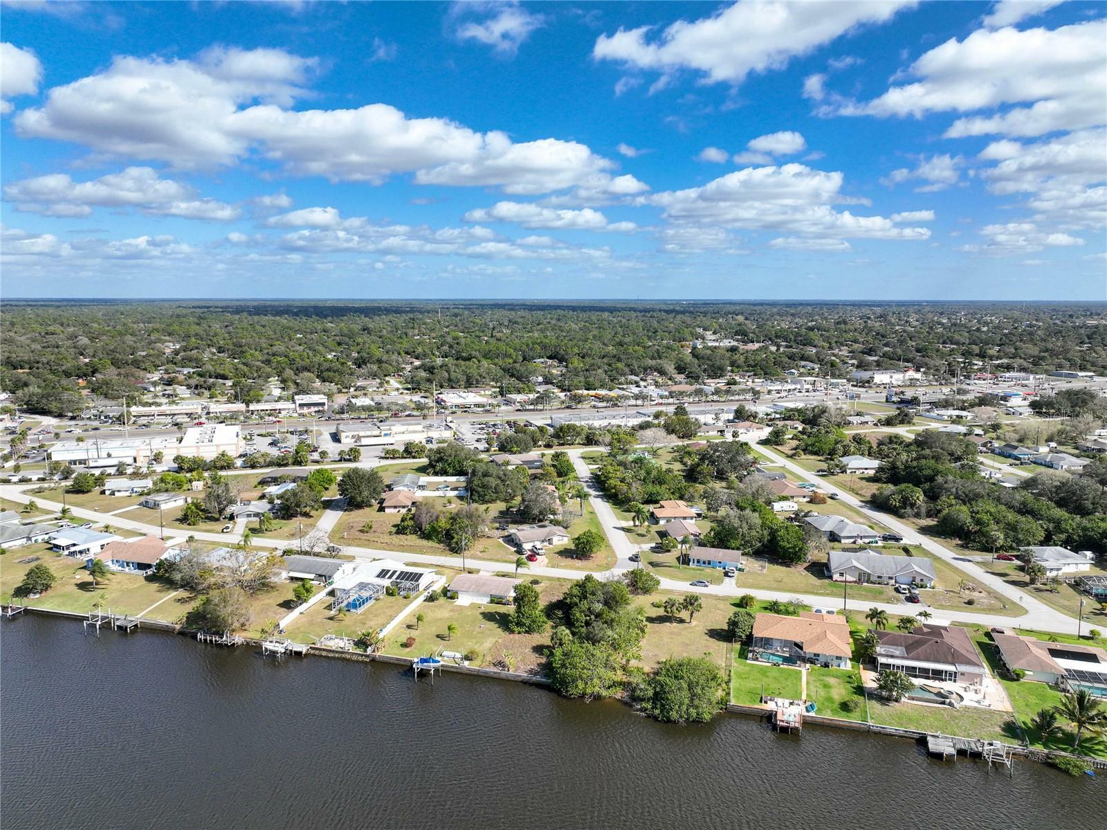 Property Photo:  834 Ellicott Circle NW  FL 33952 