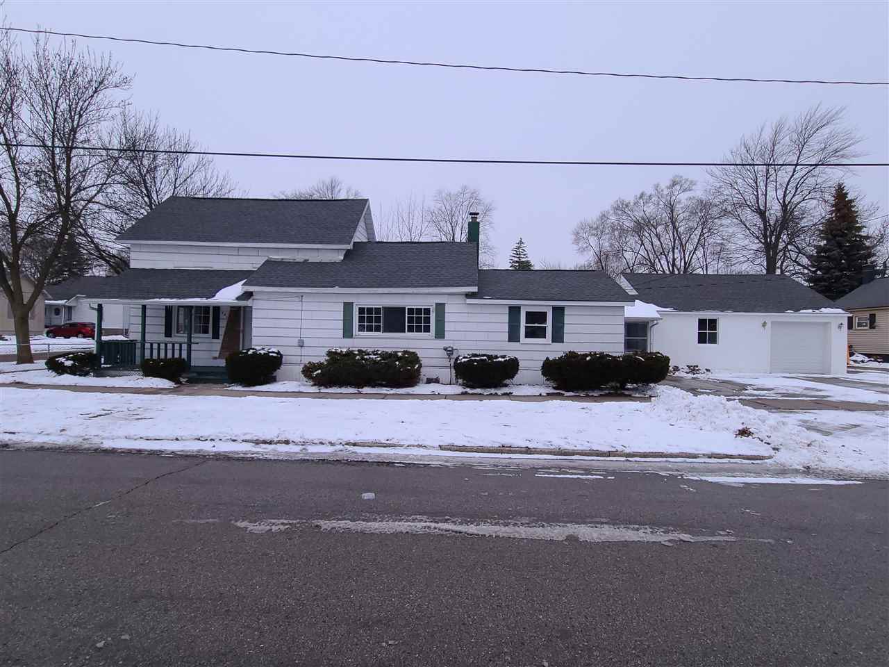 Property Photo:  301 Bradley  MI 48706 