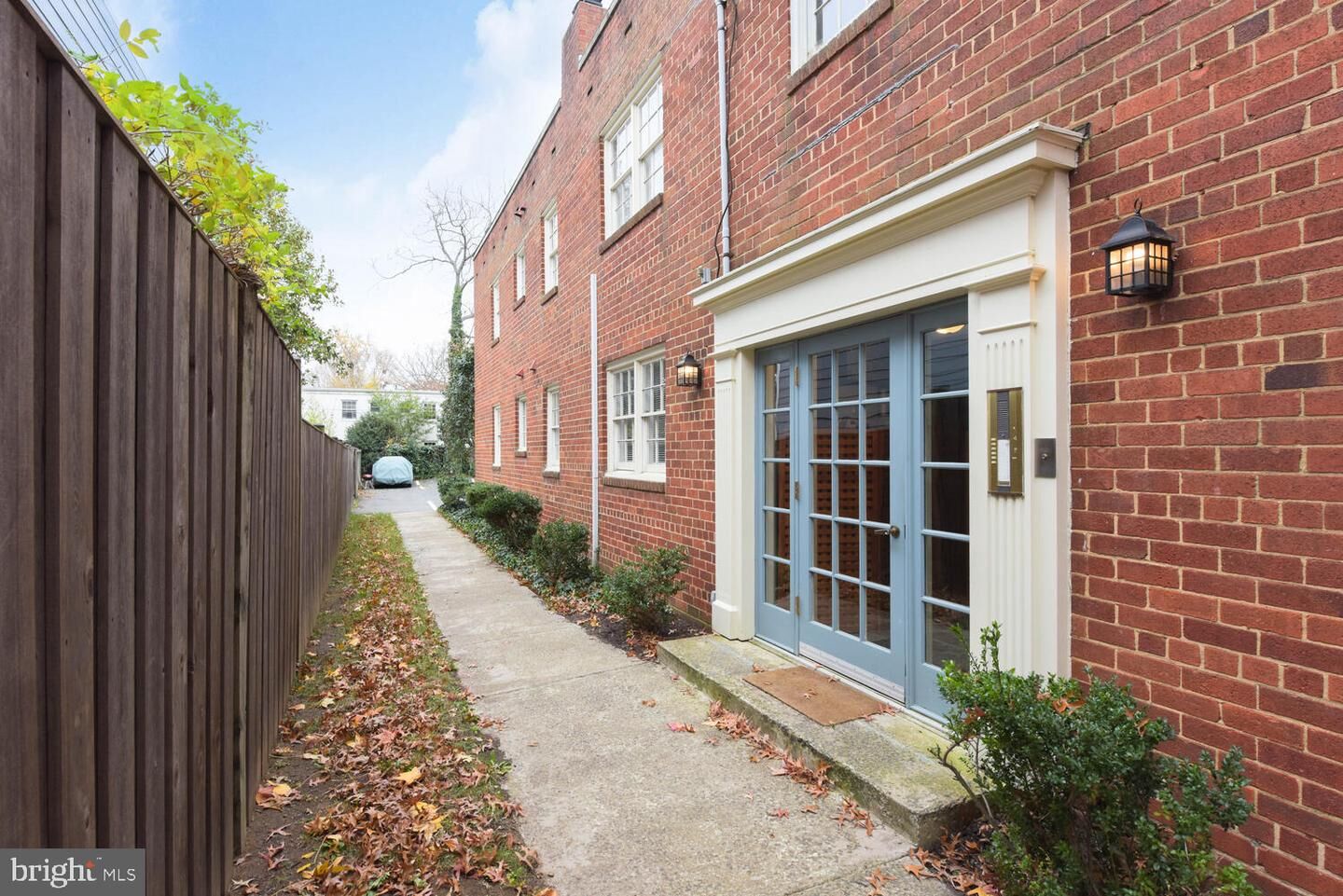 Property Photo: 415 N West Street 6 VA 22314