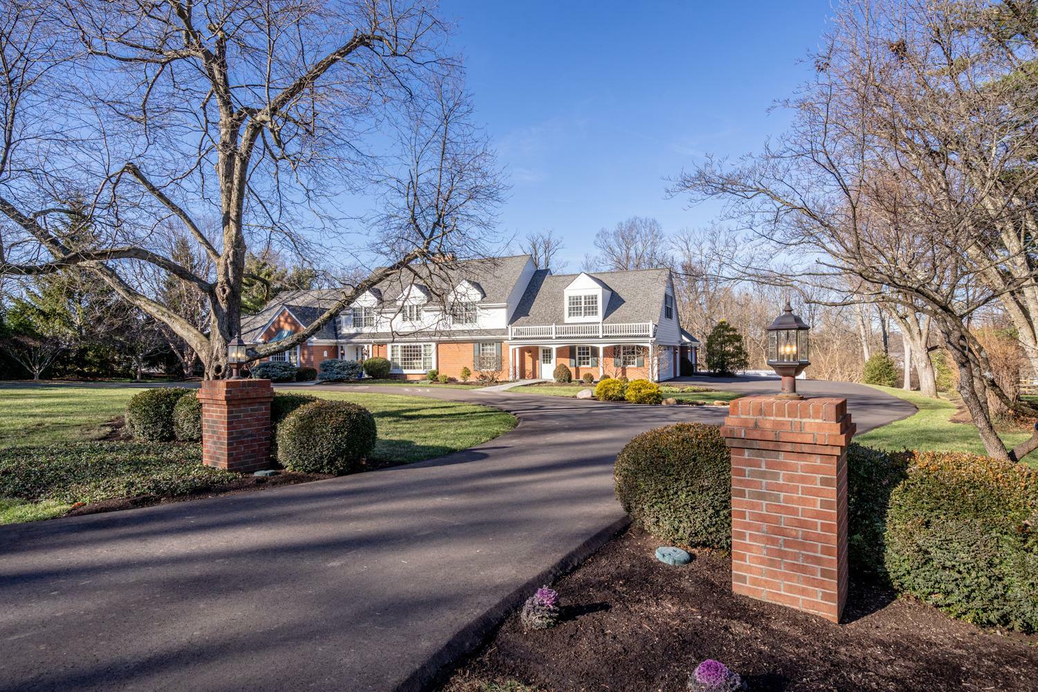 Property Photo: 7400 Algonquin Dr OH 45243