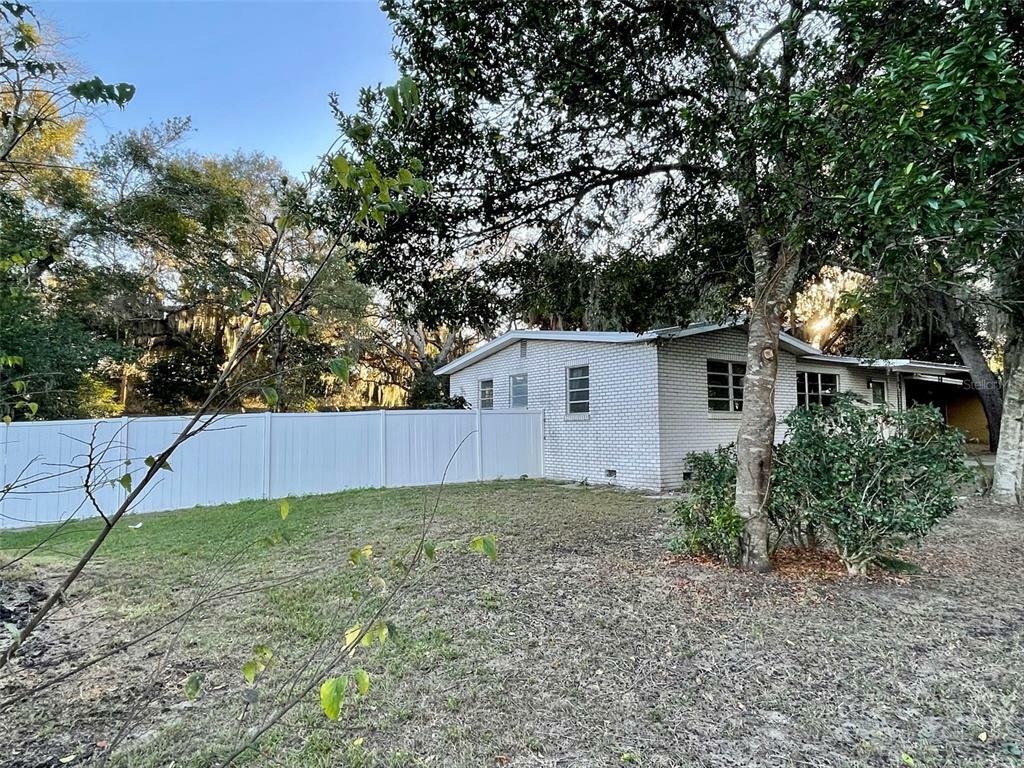 Property Photo:  13 E Magnolia Street  FL 33837 