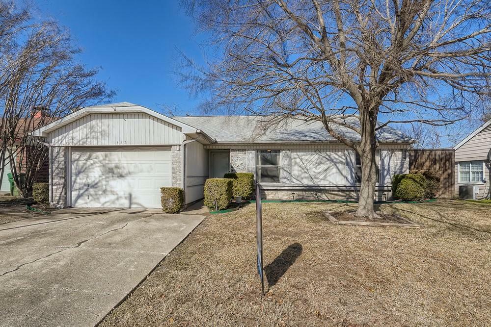 Property Photo:  1427 Caplin Drive  TX 76018 