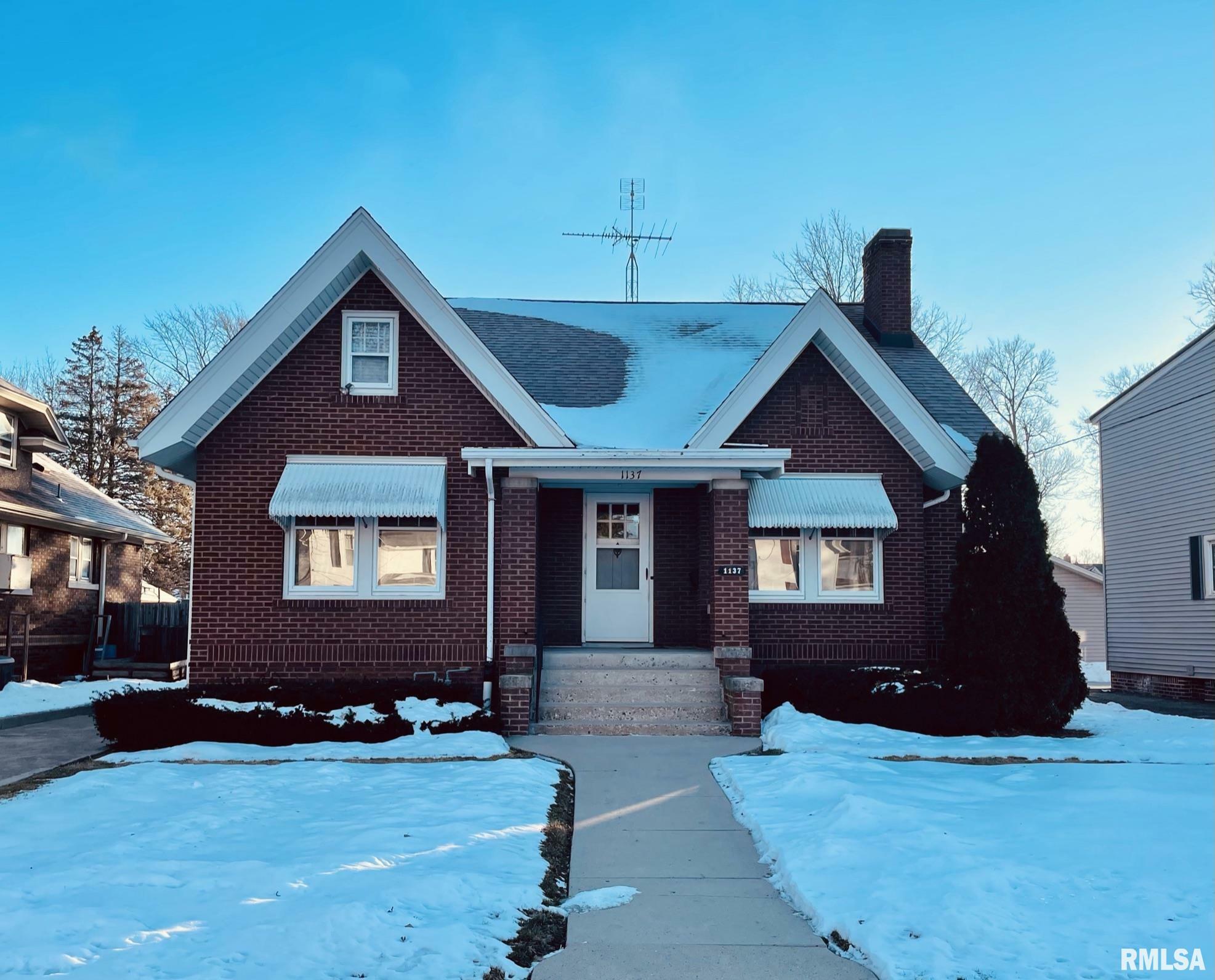 Property Photo:  1137 N Kellogg  IL 61401 