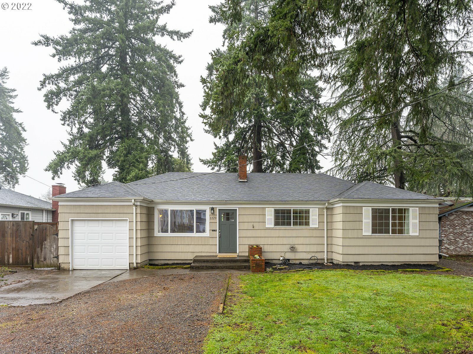 Property Photo:  2229 SE 158th Ave  OR 97233 