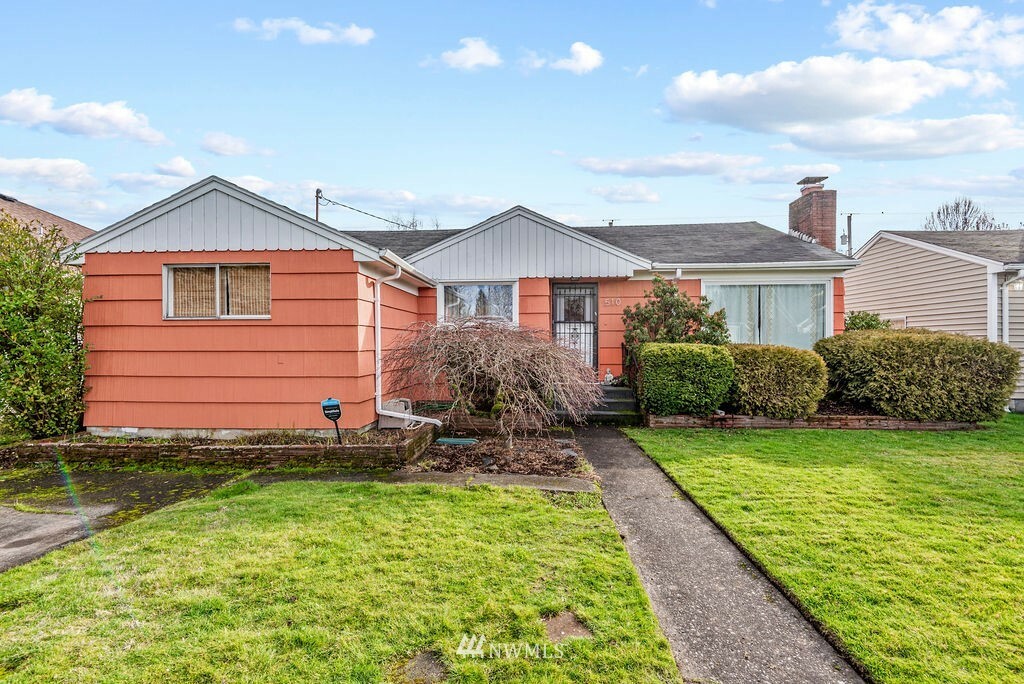 Property Photo:  510 19th Avenue  WA 98632 