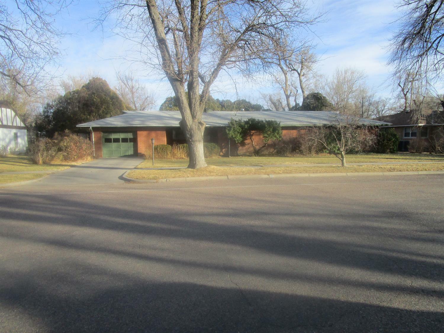 Property Photo:  806 North 2nd Street  KS 67846 