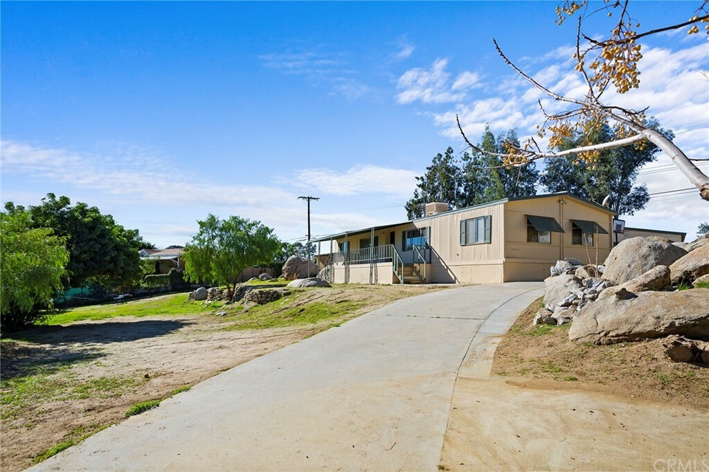 Property Photo:  510 Shawnee Road  CA 92570 