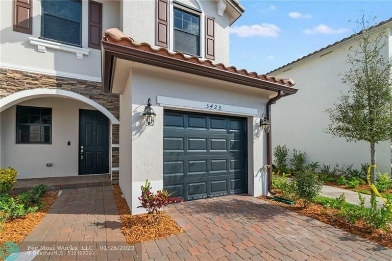 Property Photo:  5425 NW 27th St 5425  FL 33063 