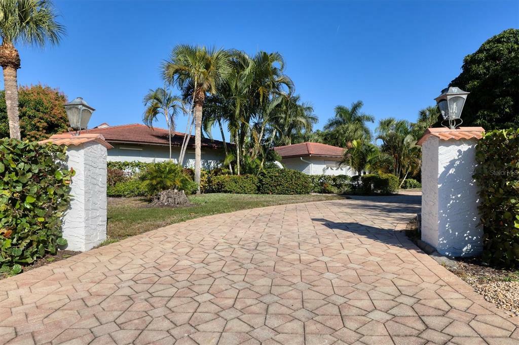 Property Photo:  314 Bird Key Drive  FL 34236 