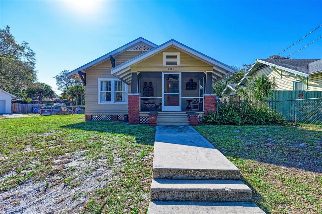 Property Photo:  2525 8th Avenue W  FL 34205 