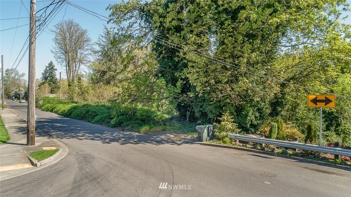 Property Photo: 3539 E Grandview Avenue WA 98404