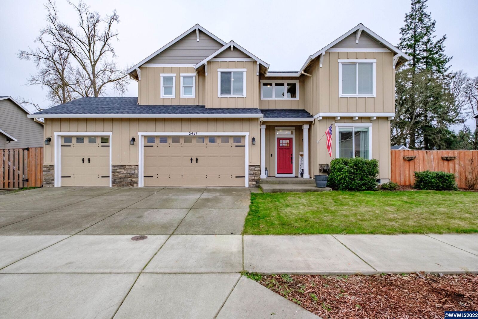 Property Photo: 2441 Evergreen Av NE OR 97321-8907