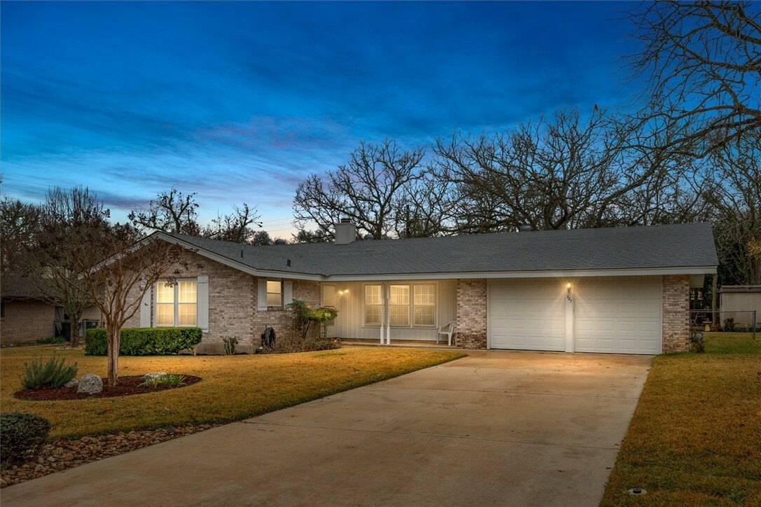 Property Photo: 307 Lamar Avenue TX 78666