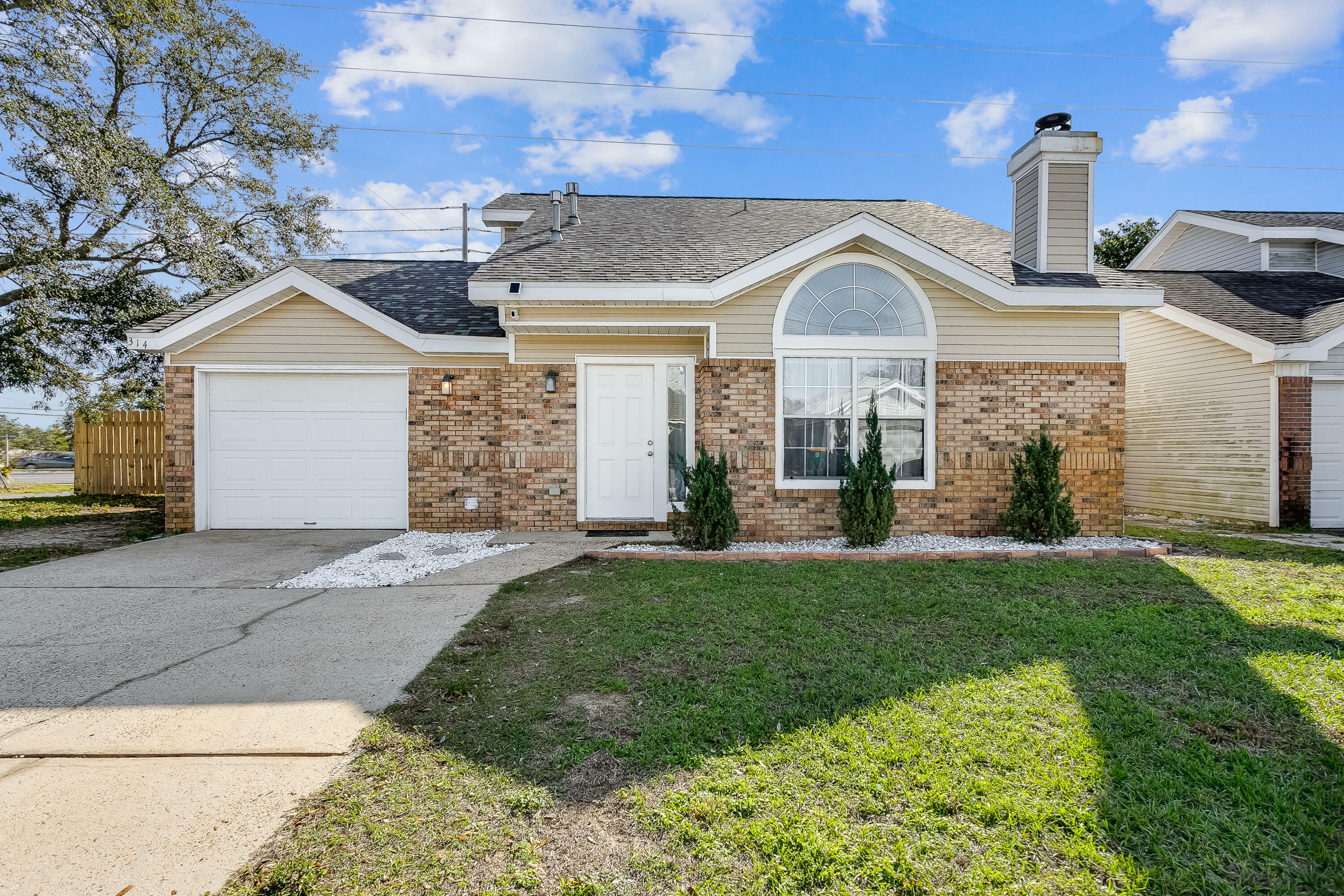 Property Photo: 314 E Danielle Court FL 32569
