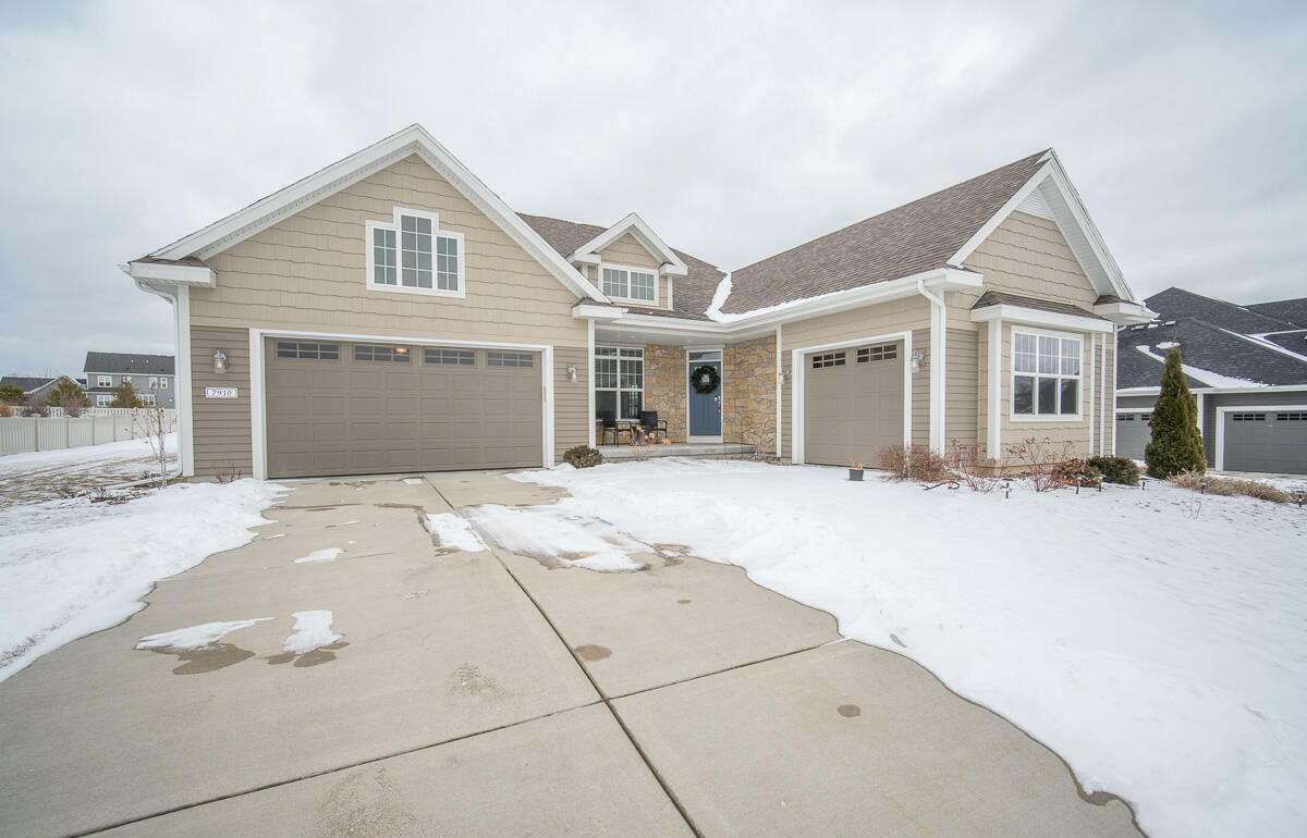 7910 W Mourning Dove Ln  Mequon WI 53097 photo