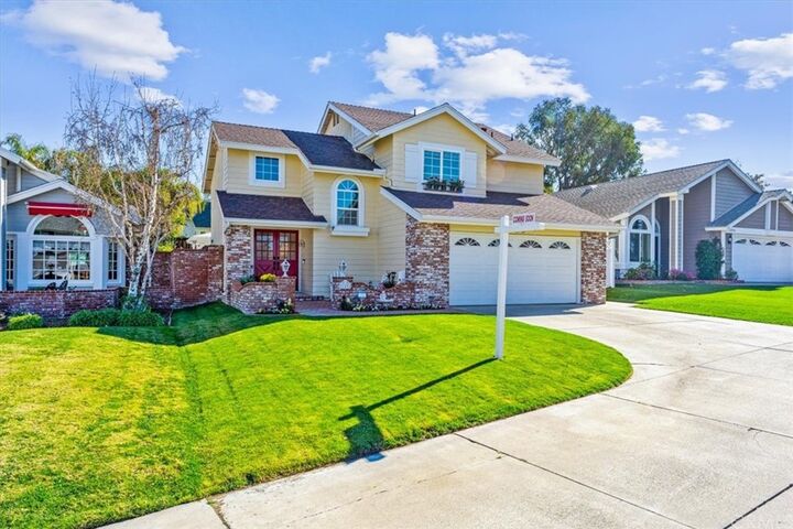 Property Photo: 21252 Oakridge Lane CA 92679
