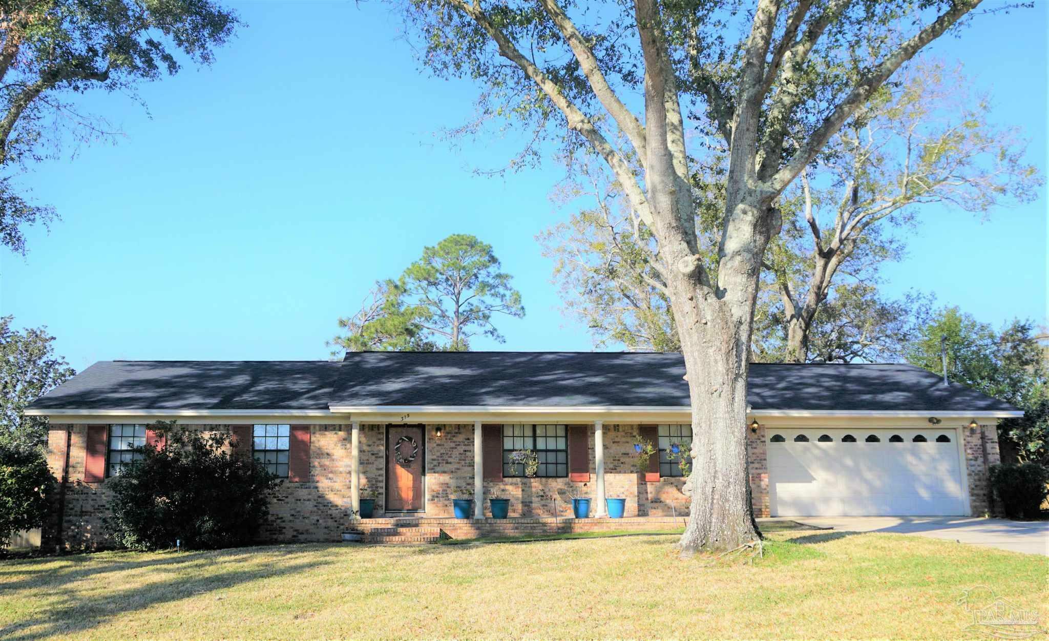 Property Photo:  315 Teakwood Cir  FL 32506 