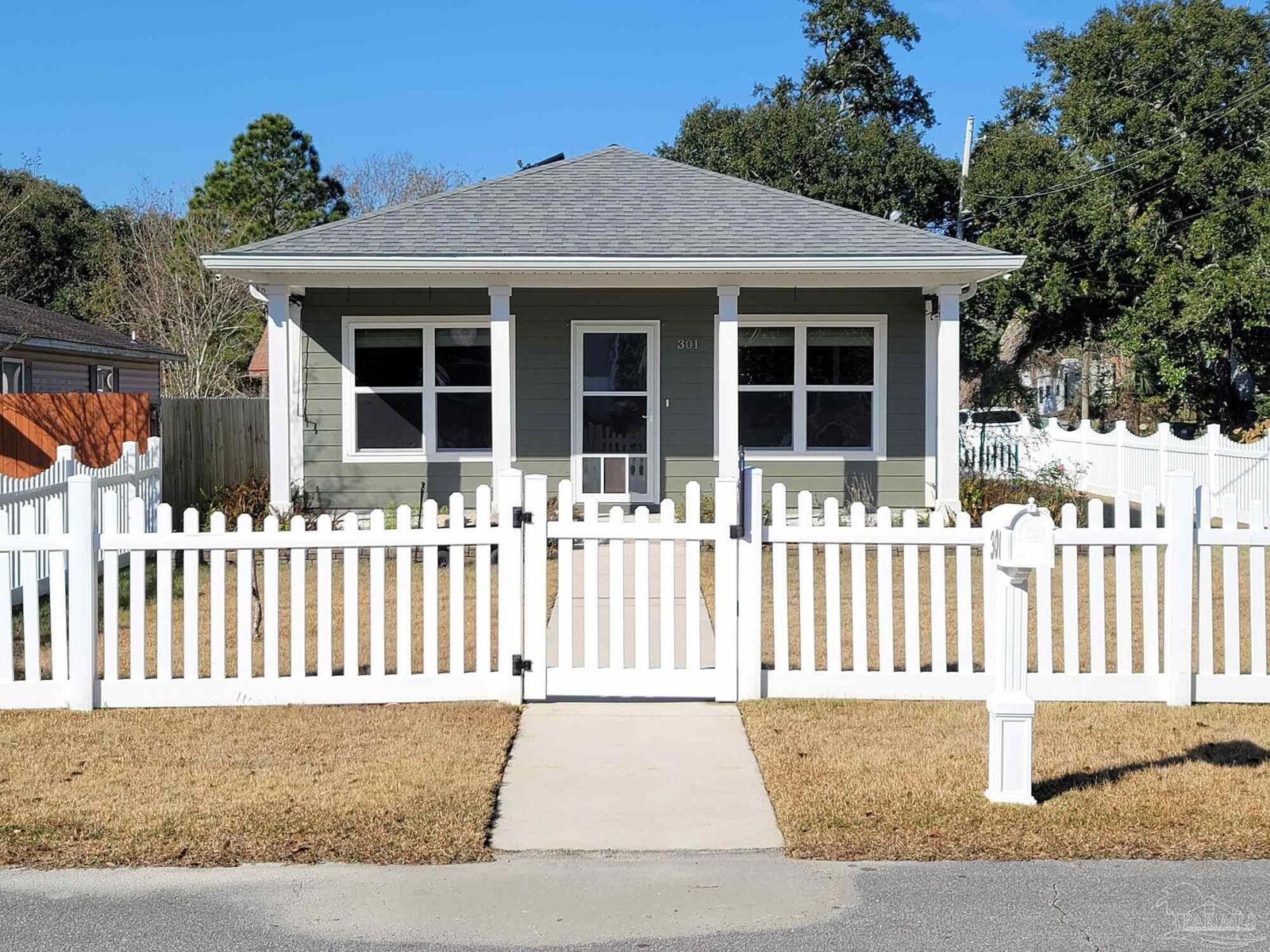 Property Photo:  301 Dwight Ave  FL 32507 