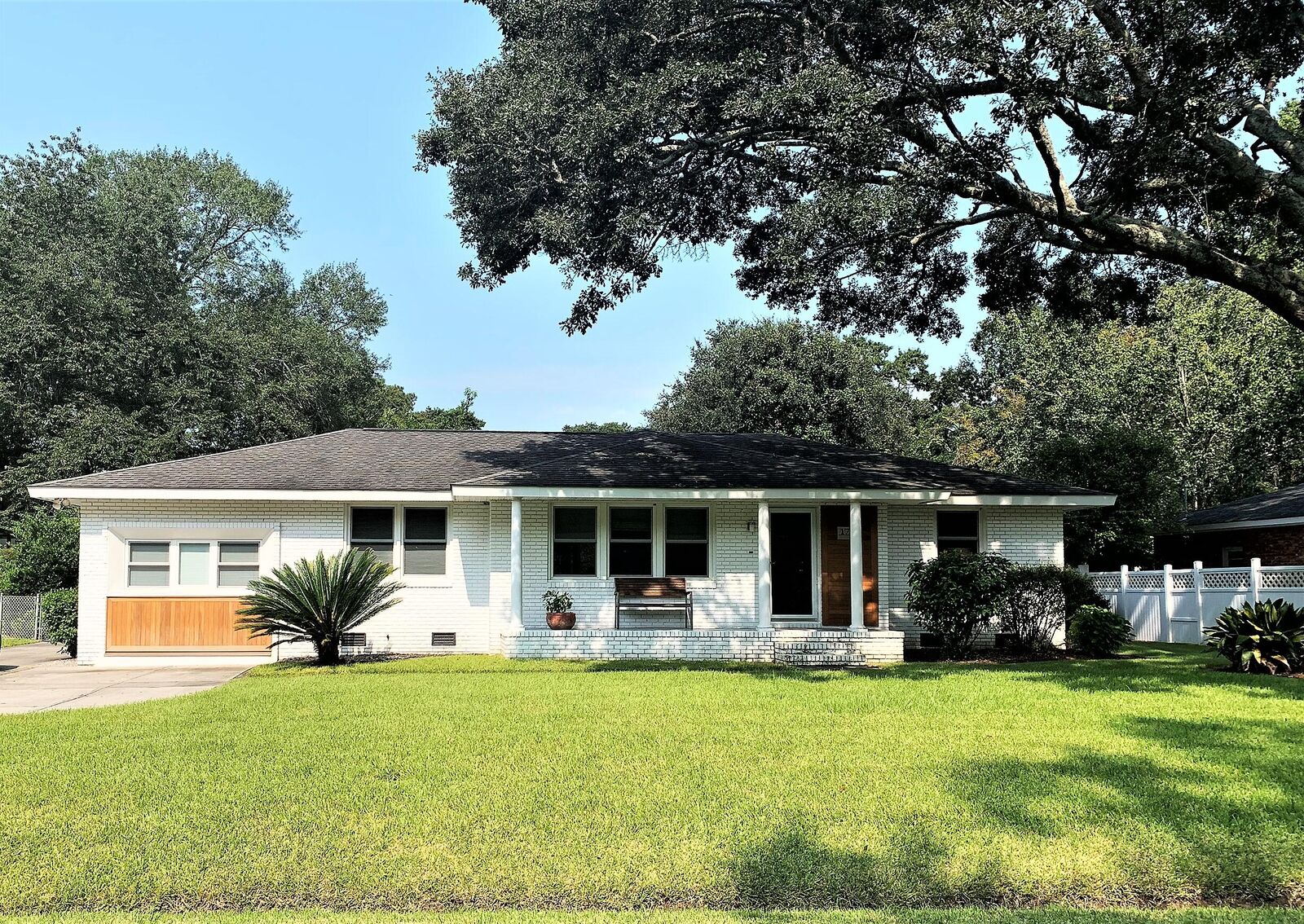 Property Photo:  1711 Somerset Circle  SC 29407 