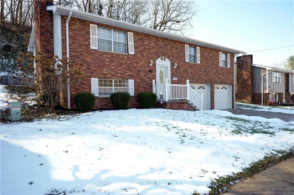 Property Photo: 1108 E Village Drive WV 25309