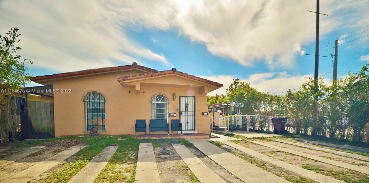 Property Photo: 1097 E 1st Ave FL 33010