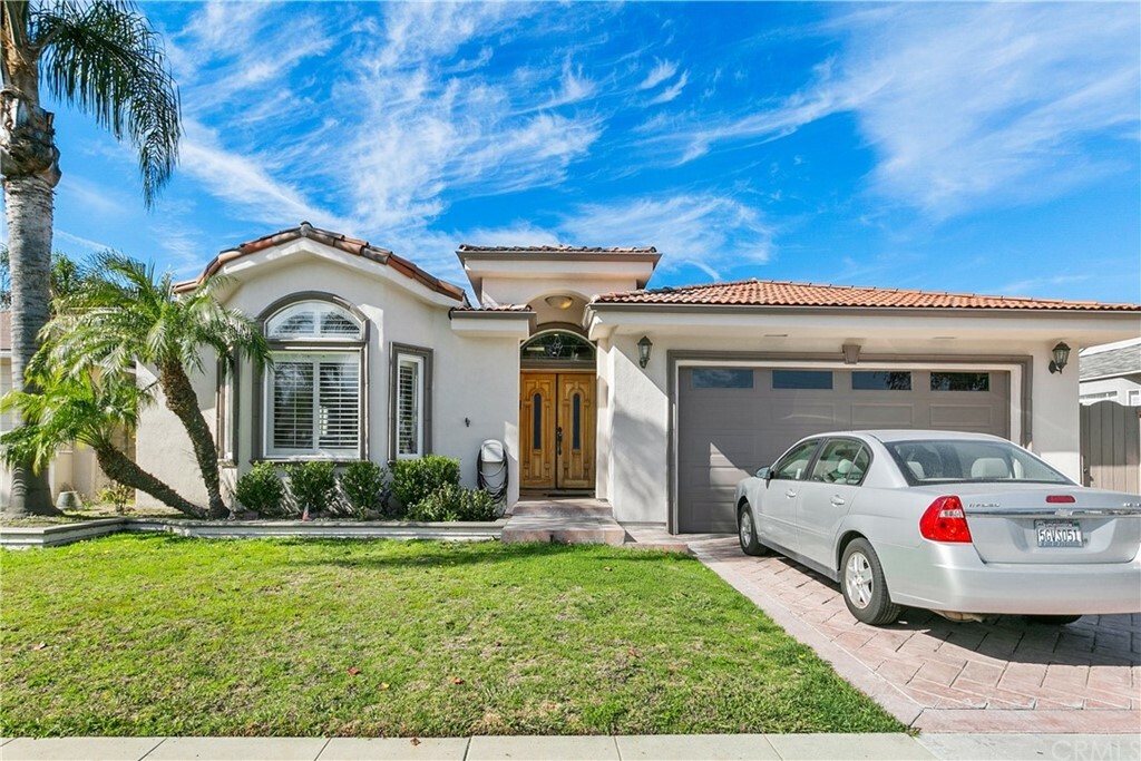 Property Photo: 2691 Stanbridge Avenue CA 90815
