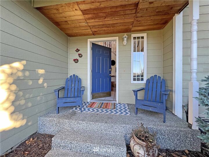 Property Photo:  7817 73rd Place NE  WA 98270 